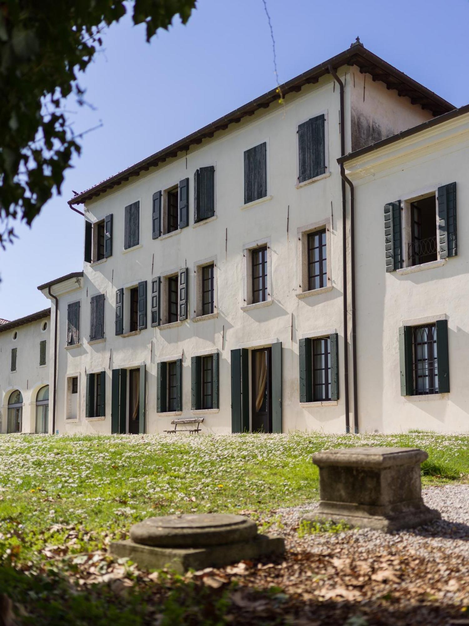 Hotel Villa Policreti Castello dʼAviano Exterior foto