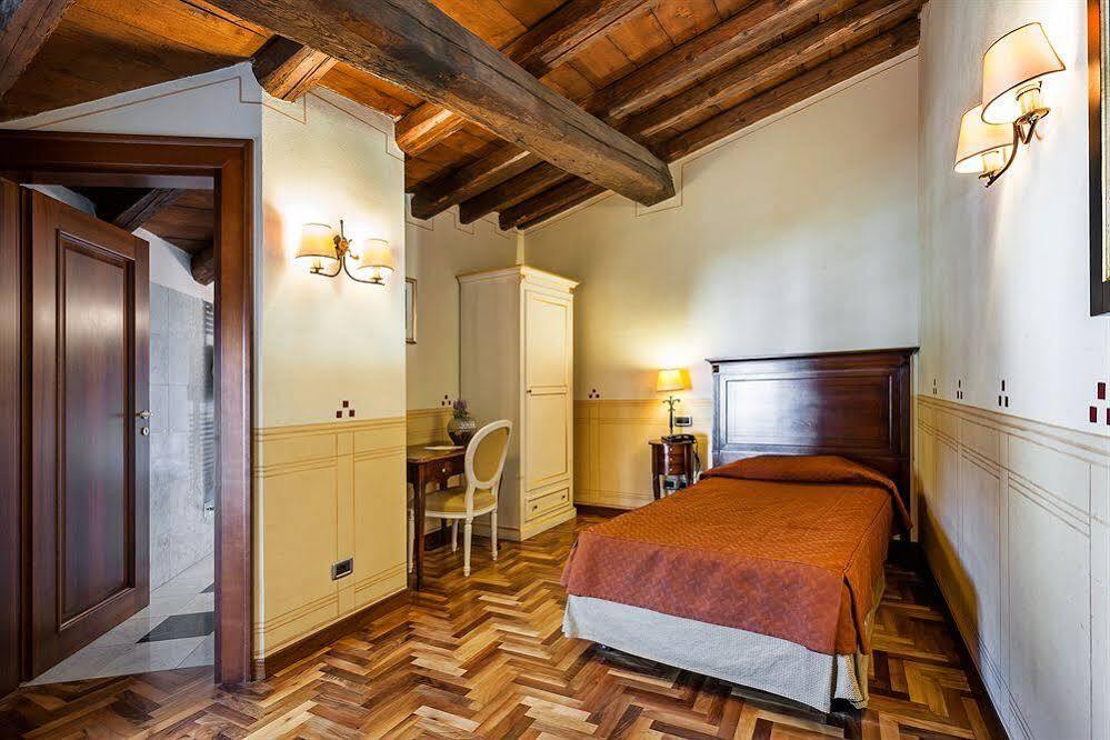 Hotel Villa Policreti Castello dʼAviano Exterior foto